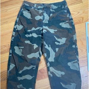 American eagle Camo pants